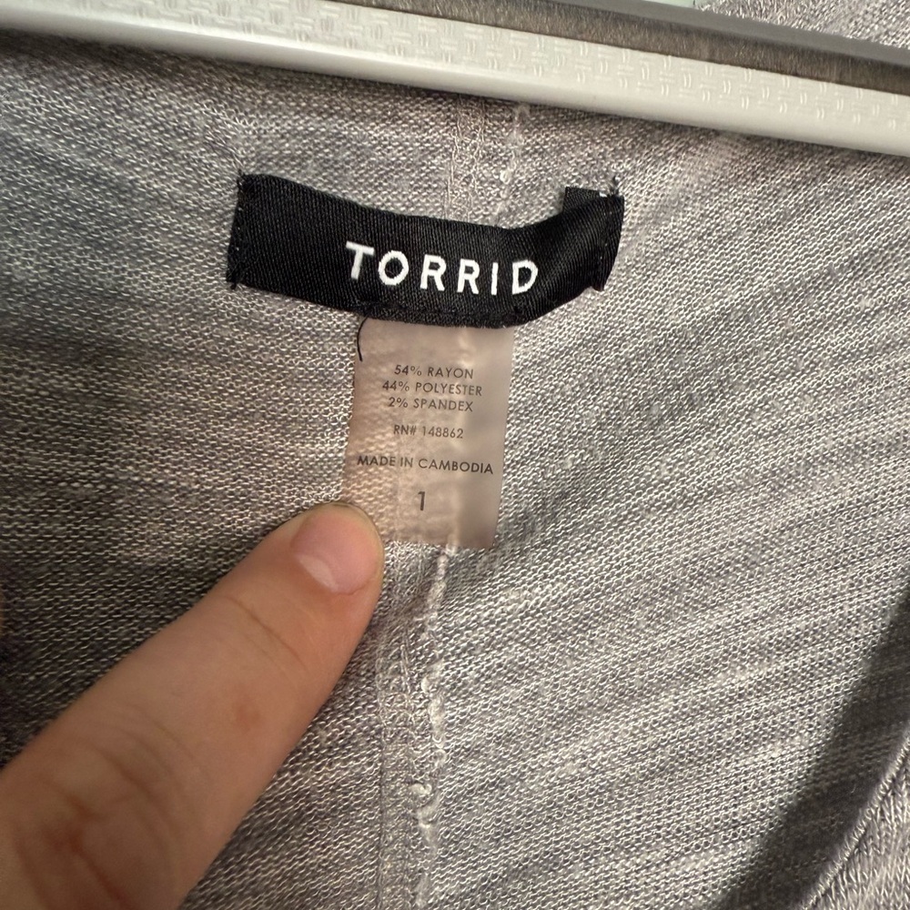 Torrid Super Soft Plush V-Neck Sharkbite Hem Tunic Top - Picture 3 of 10